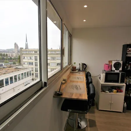Grande Chambre Privee Aux Pieds Des Transports Gasthof *