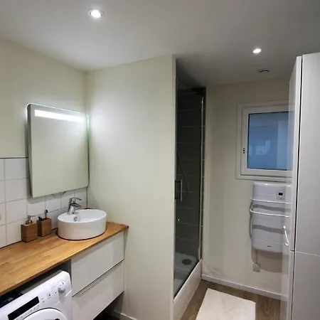 Grande Chambre Privee Aux Pieds Des Transports Gasthof