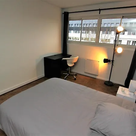 Grande Chambre Privee Aux Pieds Des Transports Gasthof